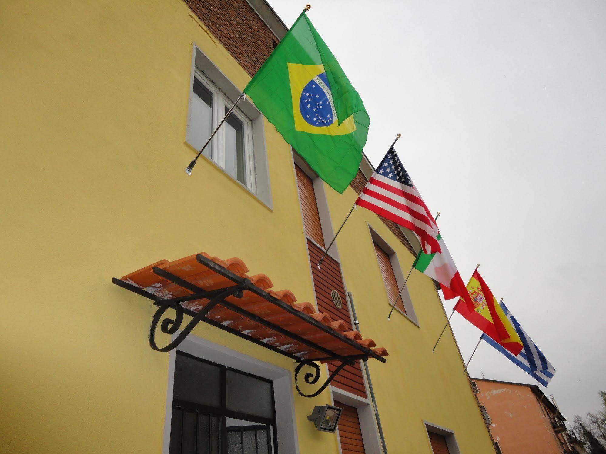 Pavia Ostello Ngoại thất bức ảnh